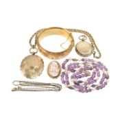 ASSORTMENT OF COSTUME & GEM SET JEWELLERY