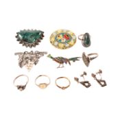COLLECTION OF VINTAGE COSTUME JEWELLERY - BROOCHES RINGS ETC