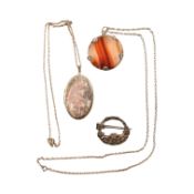 SILVER LOCKET &, SILVER BROOCH WITH AN AGATE PENDANT NECKLACE