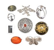 ASSORTMENT OF 19TH & 20TH CENTURY BROOCH PINS