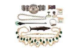ASSORTMENT OF VINTAGE JEWELLERY