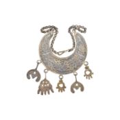 CRECENT PENDANT BRACLET