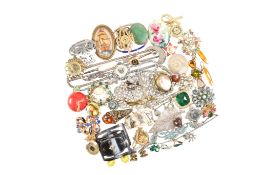 COLLECTION OF ASSORTED COSTUME & SILVER JEWLLERY