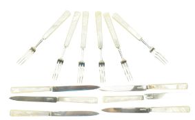 SET OF SIX GEORGE V HALLMARKED SILVER & MOP DESSERT KNIVES AND FORKS