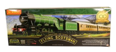 MODEL RAILWAY - HORNBY FLYING SCOTSMAN TRAIN SET