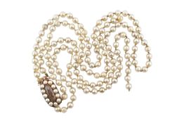 19TH CENTURY SIMULATED GLASS PEARL MOUNING NECKLACE