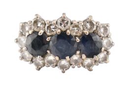 18CT GOLD SAPPHIRE & DIAMOND THREE STONE CLUSTER RING