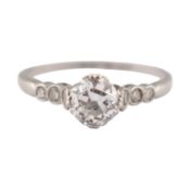 1930S ART DECO PLATINUM & DIAMOND SOLITAIRE RING
