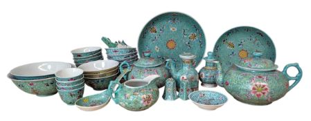 VINTAGE CHINESE TURQUOISE GROUND FAMILLE ROSE PART DINNER SERVICE