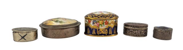 COLLECTION OF 5 PILL POTS INCLUDING SILVER, CERAMIC & OTHER EXAMPLES