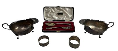 PAIR OF GEORGE V HALLMARKED SILVER SAUCE BOATS & OTHER ITEMS