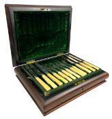 CASED OF WILLIAM IV HALLMARKED SILVER & INSULATED HANDLED FISH CUTLERY SET