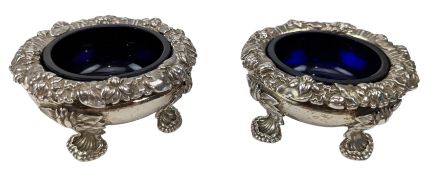 PAIR OF GEORGE IV HALLMARKED SILVER & BLUE GLASS LINED TABLE SALTS