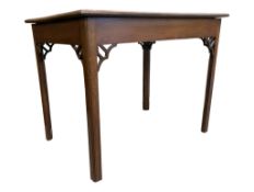 19TH CENTURY CHIPPENDALE STYLE MAHOGANY SIDE TABLE