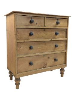 A 19TH CENTURY VICTORIAN PINE CHEST OF DRAWERS