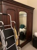 19TH CENTURY VICTORIAN MAHOGANY TRIPLE WARDROBE COMPACTUM