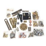 COLLECTION OF ASSORTED MILITARY CAP BADGES & BUTTONS