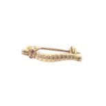 CATERPILLAR CLUB - 18CT GOLD CATERPILLAR CLUB PIN BADGE