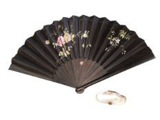 EARLY 20TH CENTURY EBONY HAND PAINTED FAN AND MOTHER OF PEARL PURSE