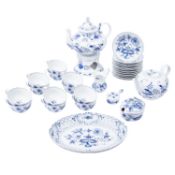 MEISSEN, umfangreiches "Zwiebelmuster"-Teeservice für 12 Personen, 2000-2005