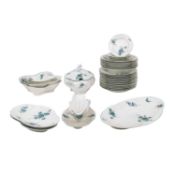 NYMPHENBURG Speiseservice 'Blumen, Vögel, Schmetterlinge', 1895 bis 1929.