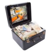 Großer Posten Banknoten und Notgeldscheine in einem Koffer. Über 1500 Stück.