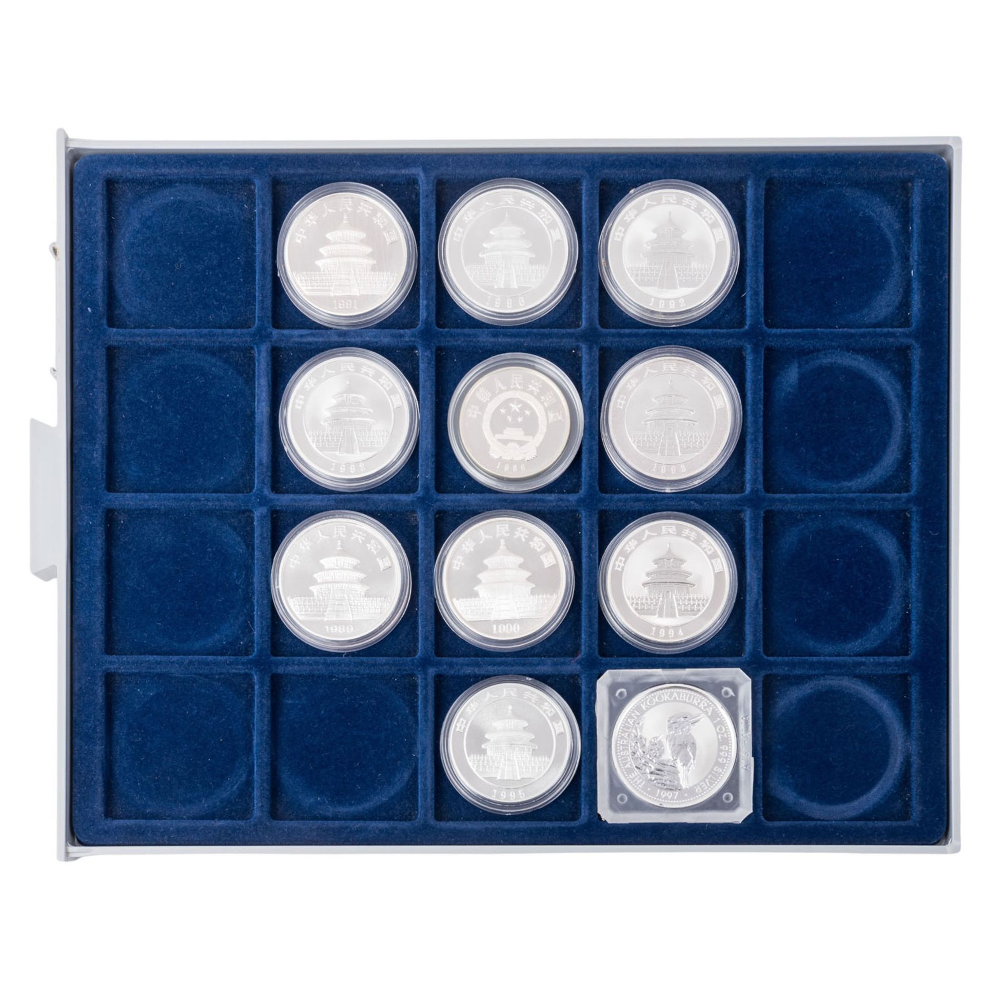 China/SILBER - Kleine Sammlung von 10 Yuan Stücken sowie 5 Yuan und 1 Dollar Australien. 15 Stück. - Bild 3 aus 5