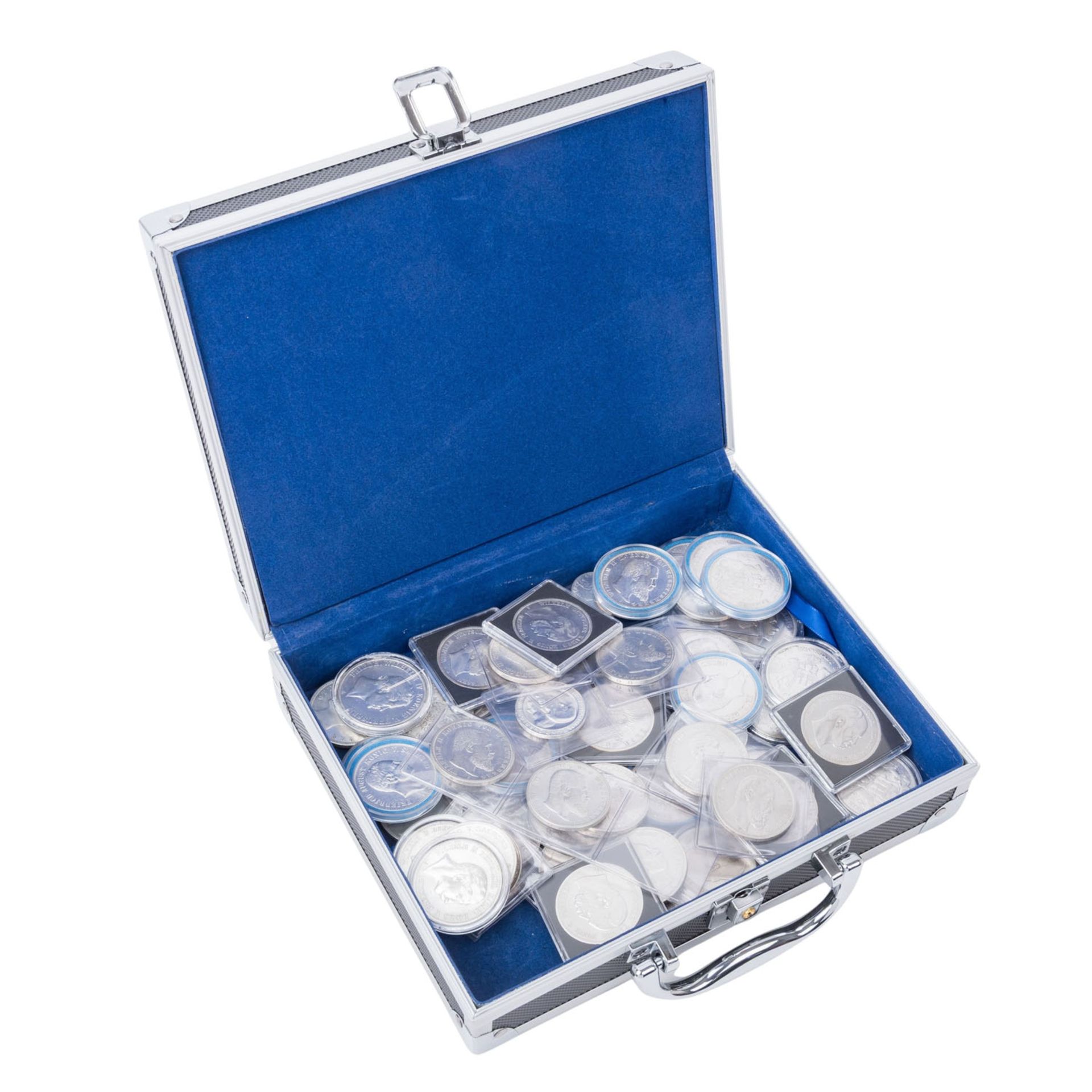 5 Mark Silberstücke aus dem Dt. Kaiserreich in einem kl. Koffer. Über 50 Stück.