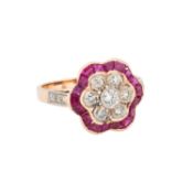 Blütenring mit Rubinen und Brillanten zus. ca. 0,45 ct,