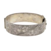 Silver hinged bangle, with foliate detail