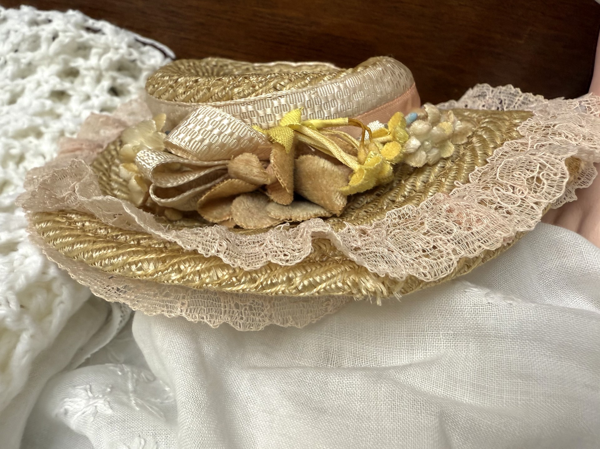 Porcelaine Headed Dasladrende Baby, - Image 3 of 4