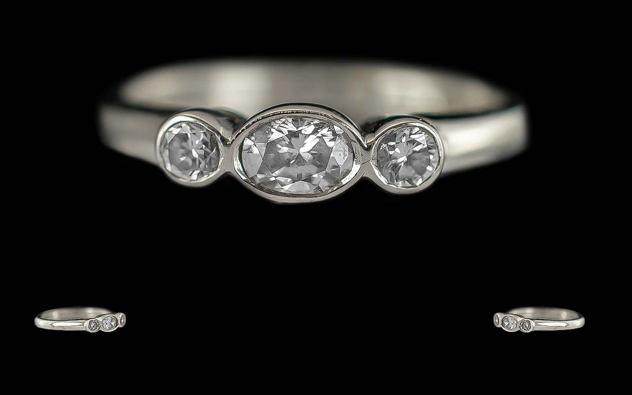 18ct White Gold Three Stone Diamond Ring - Image 2 of 2
