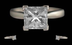 Ladies Pleasing Platinum Single Stone Di