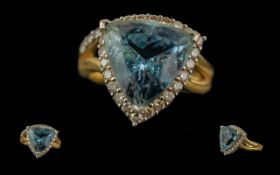 Ladies Excellent 18ct Gold Diamond & Aqu