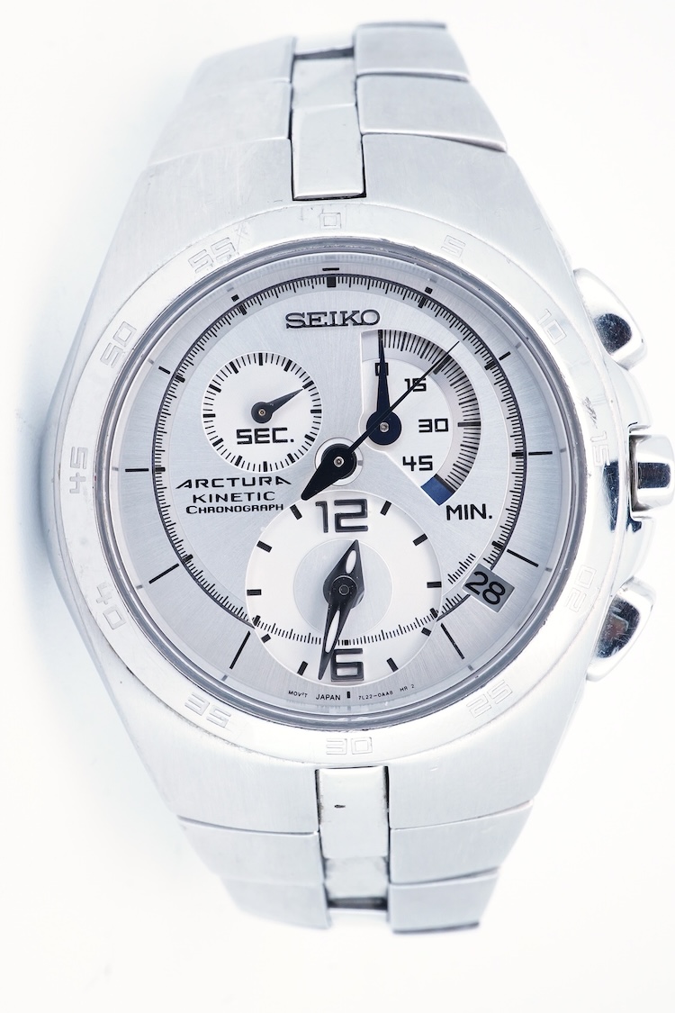 A gentleman's recent stainless steel Seiko Arctura Kinetic Chronograph wrist watch, with baton - Image 3 of 8