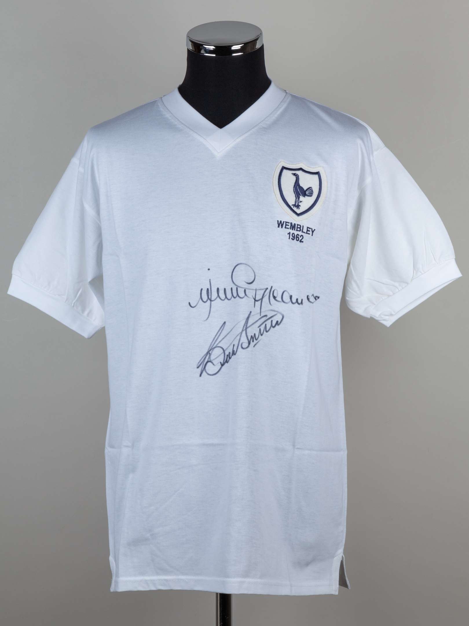 A white Tottenham Hotspur Jimmy Greaves and Bobby Smith autographed replica shirt&nbsp;