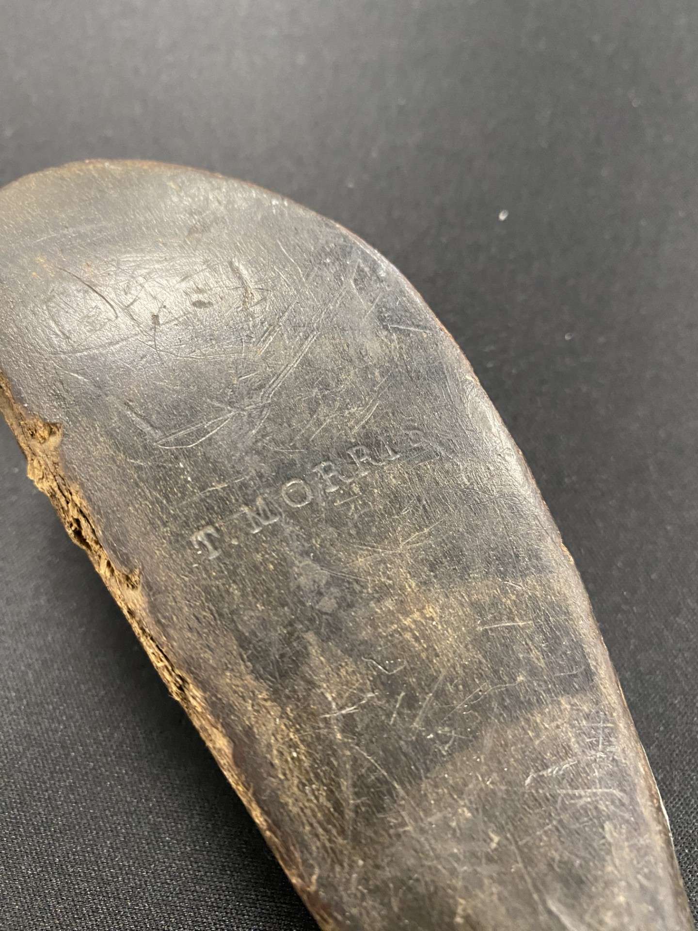 A scared-head long-nosed putter by Tom Morris - Image 5 of 5