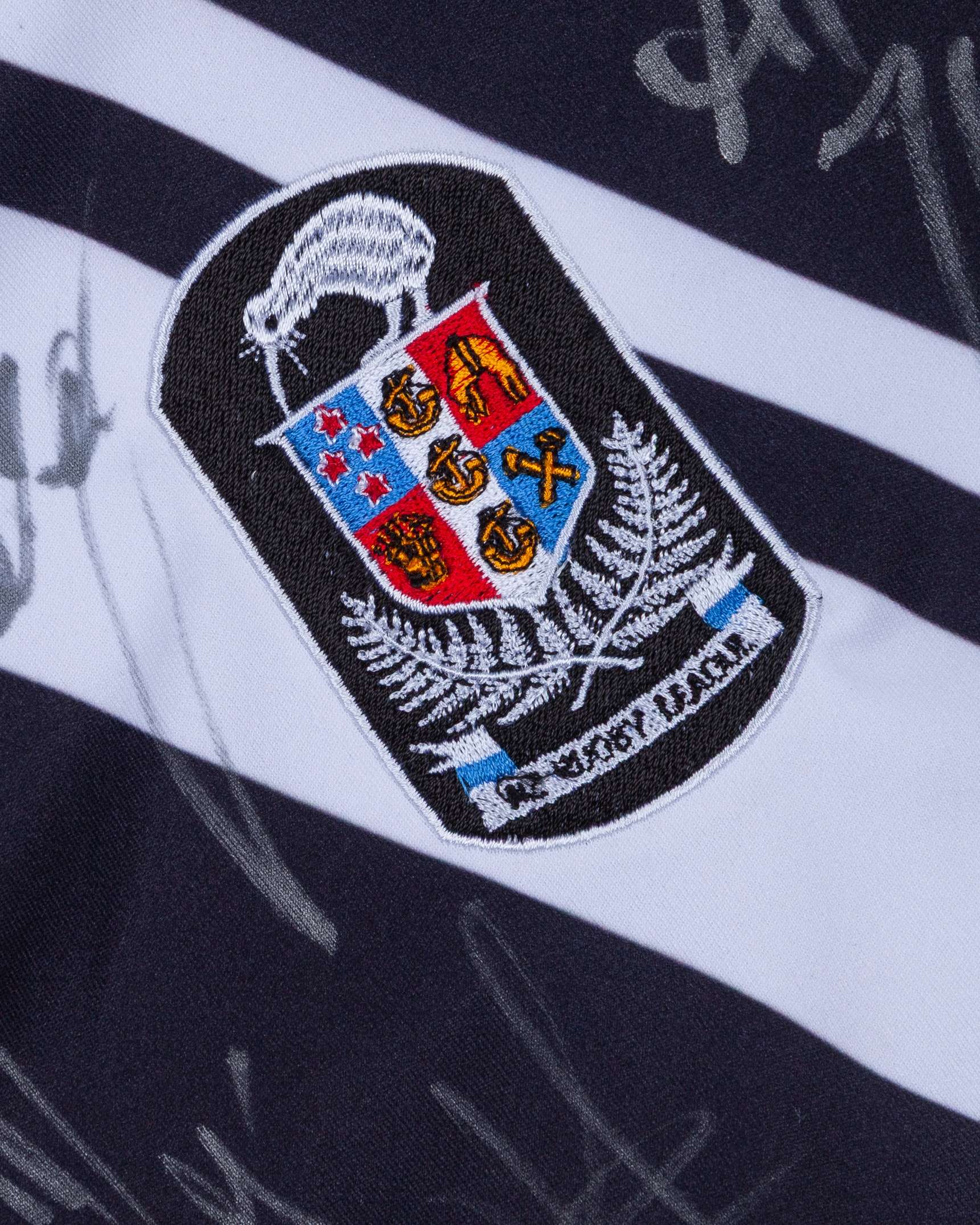 Black and white No.1 Rugby League autographed short-sleeved shirt - Image 4 of 6