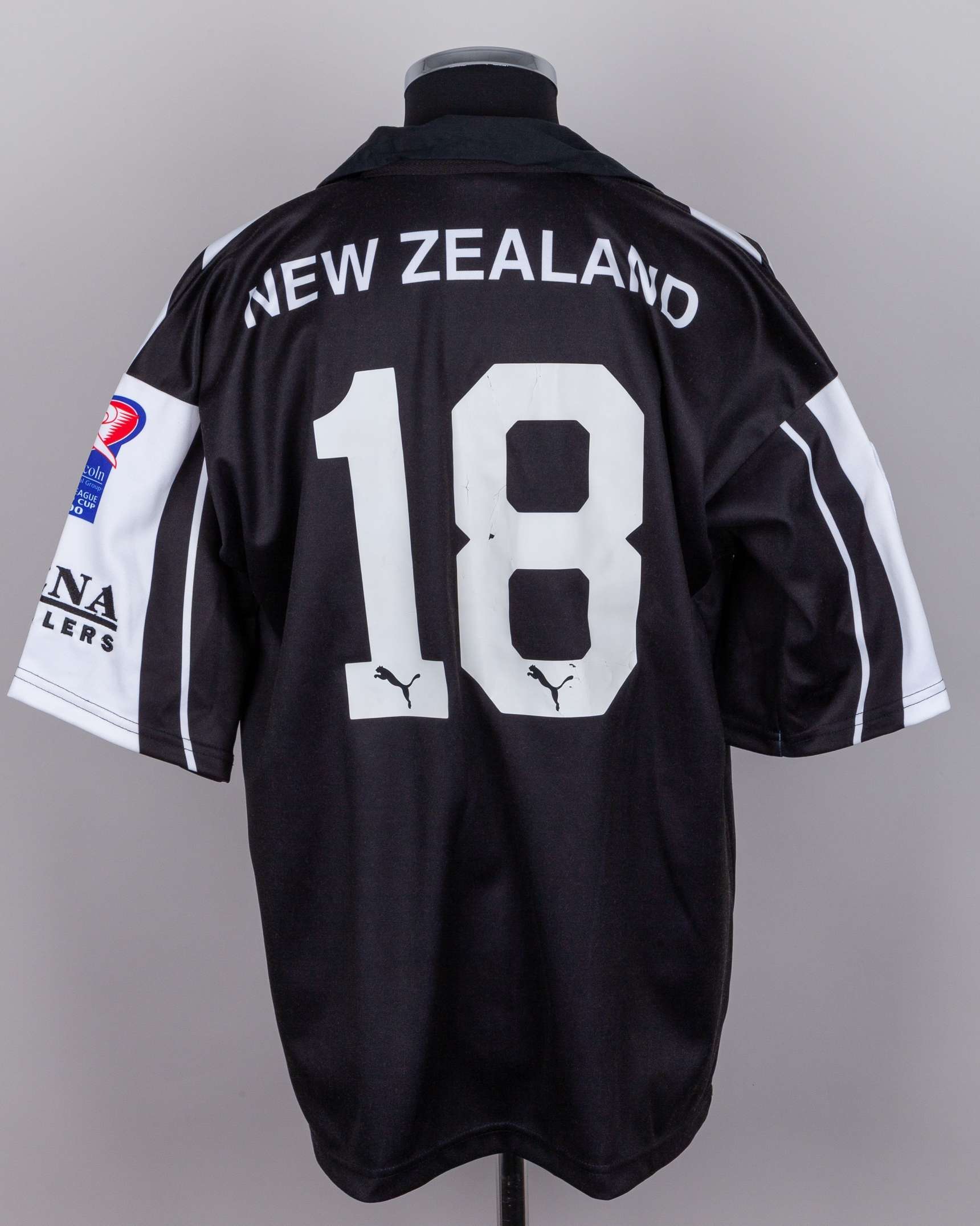 Black and white No.18 Rugby League World Cup Final autographed shirt, 2000 - Image 2 of 5