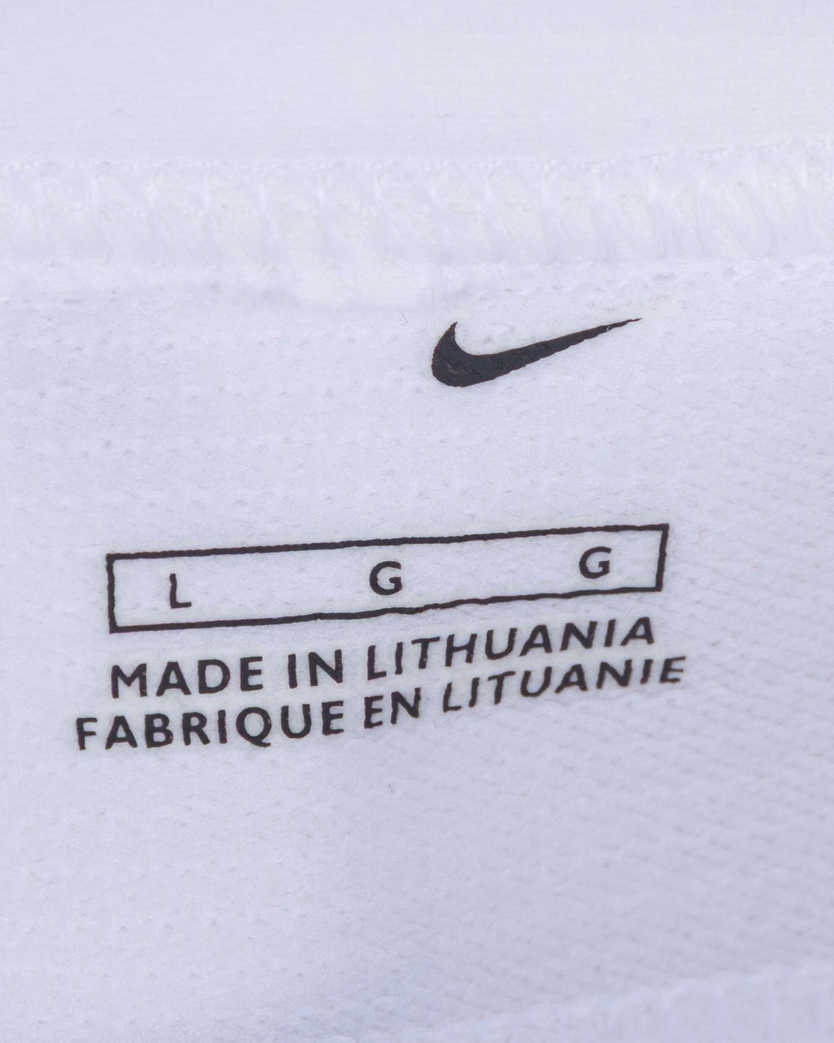 White and red No.9 England rugby union short-sleeved shirt, 2005-06 - Image 4 of 5