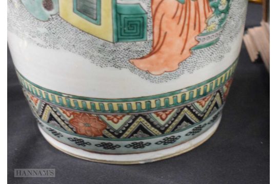 A GOOD LARGE 19TH CENTURY CHINESE FAMILLE VERTE PORCELAIN ROULEAU VASE Kangxi style. 58 cm x 20 cm. - Image 22 of 25