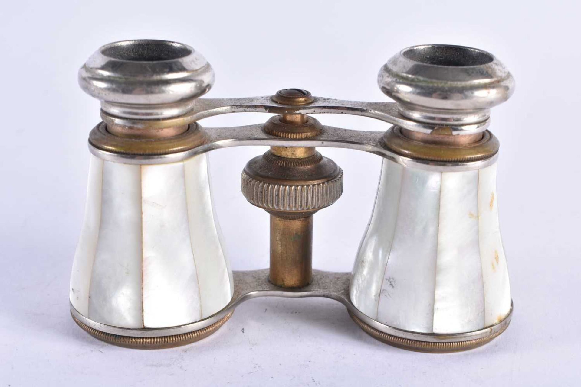 A PAIR OF MOTHER OF PEARL OPERA GLASSES. 10 cm x 8 cm.