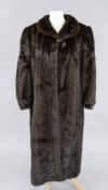 Eleganter langer Nerz-Mantel, 2. H.