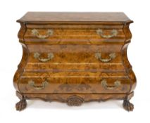 Kommode im Barockstil, 20. Jh., Nuss