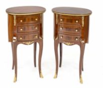 Paar Beistelltischchen im französisc