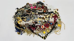 BOX OF ASSORTED COSTUME JEWELLERY INCLUDING MANY BEADED NECKLACES.