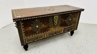 AN ELABORATE HEAVY EASTERN HARDWOOD 3 DRAWER TWO HANDLED TRUNK,
