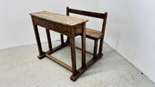 AN ANTIQUE HARD WOOD SCHOOL DESK AND BENCH COMBINATION L 89CM H 77.5CM W 73.5CM.