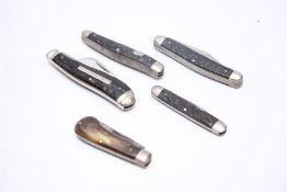5 ASSORTED POCKET KNIVES TO INCLUDE ANTLER HANDLED GEORGE WOSTENHOLM AND PEARSON NORWICH - (NO