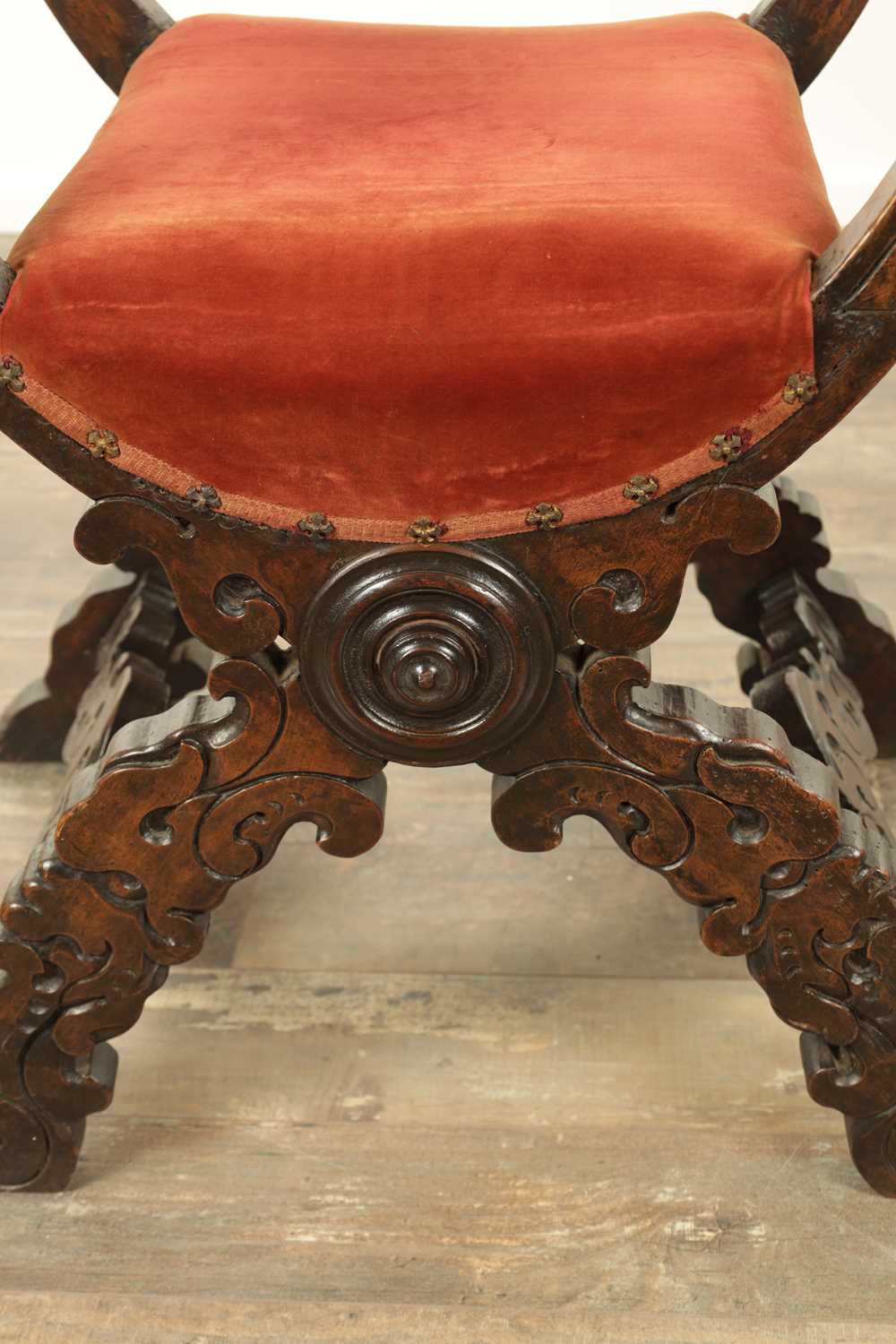 A 17TH CENTURY ITALIAN WALNUT X FRAMED THROWN CHAIR - Image 7 of 9